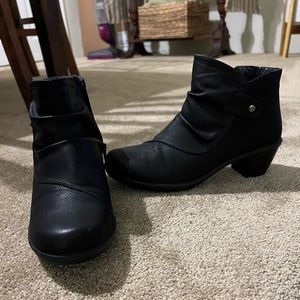 Easy Street Comfort Wave Short Black Ankle Boots